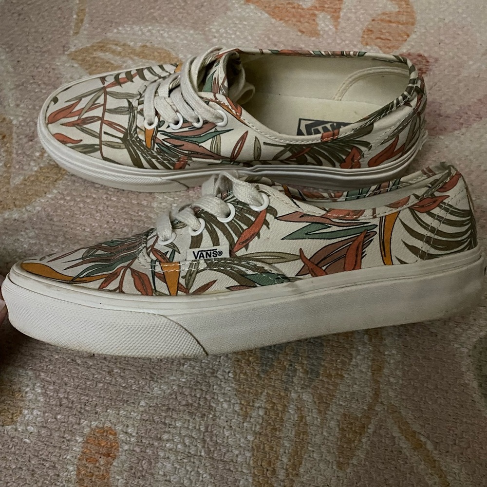 Vans - Picture 10 of 14